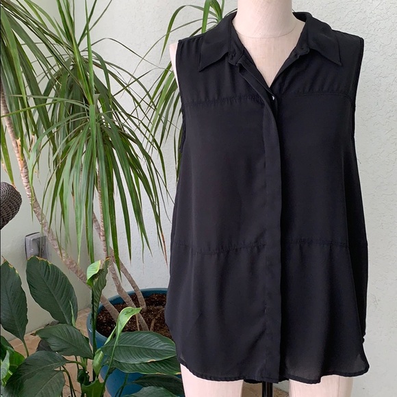 Mossimo Supply Co. Tops - Mossimo sleeveless shirt- Size L.
